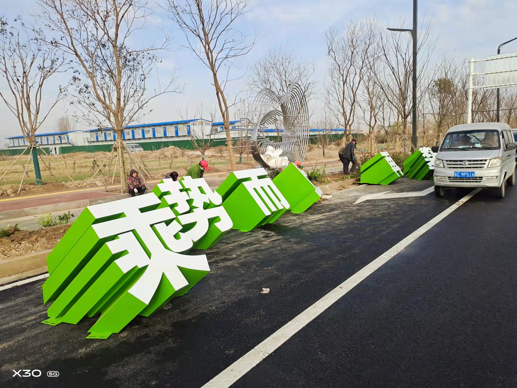 南京雕塑厂家：不锈钢雕塑的焊点处理方法