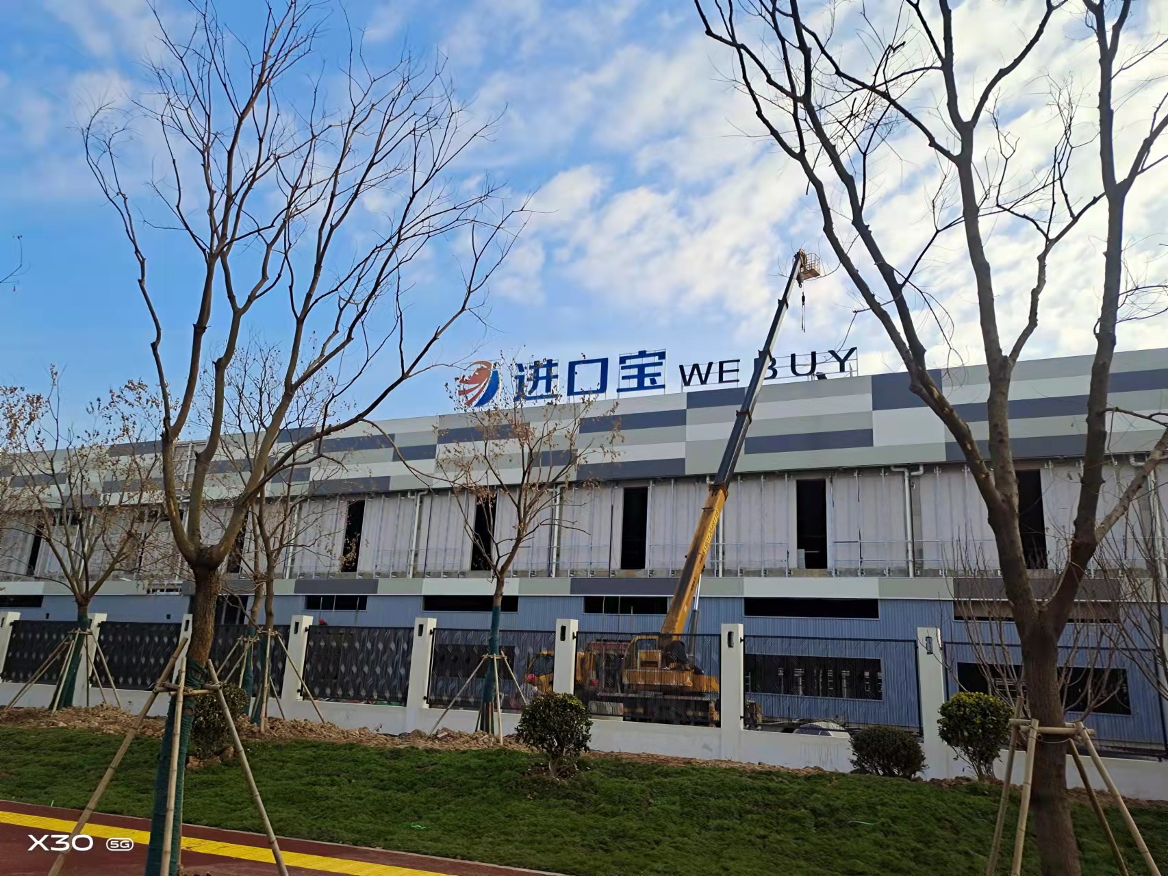南京标识公司：发光楼顶大字需要选择LED光源