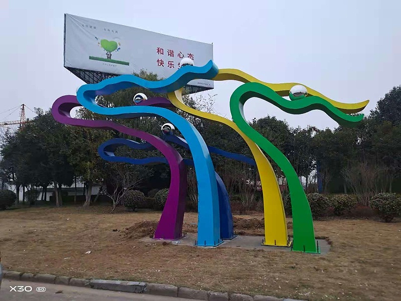 南京雕塑制作：什么是不锈钢电镀七彩雕塑