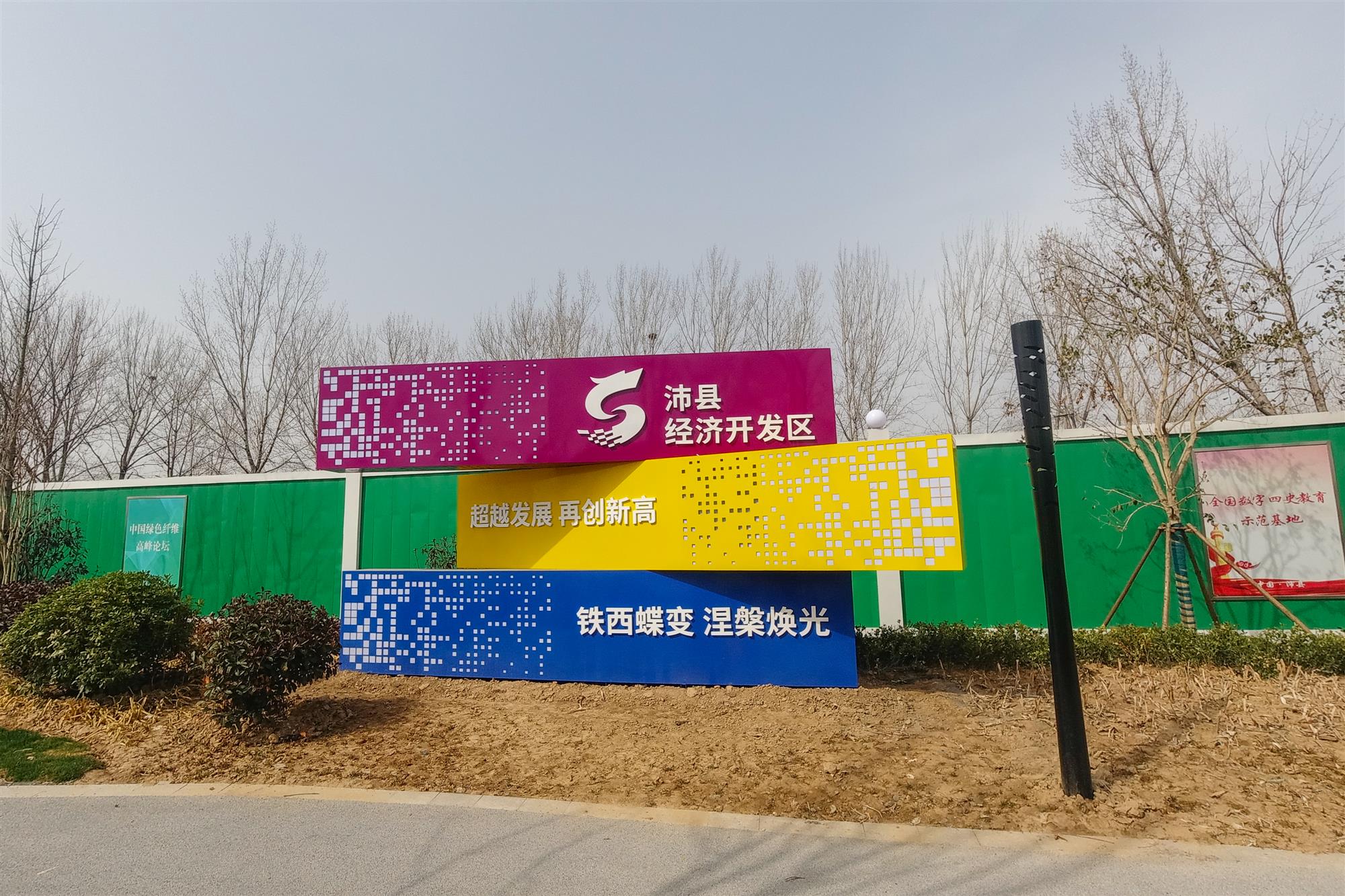 南京雕塑厂家：不锈钢人物雕塑的表情塑造