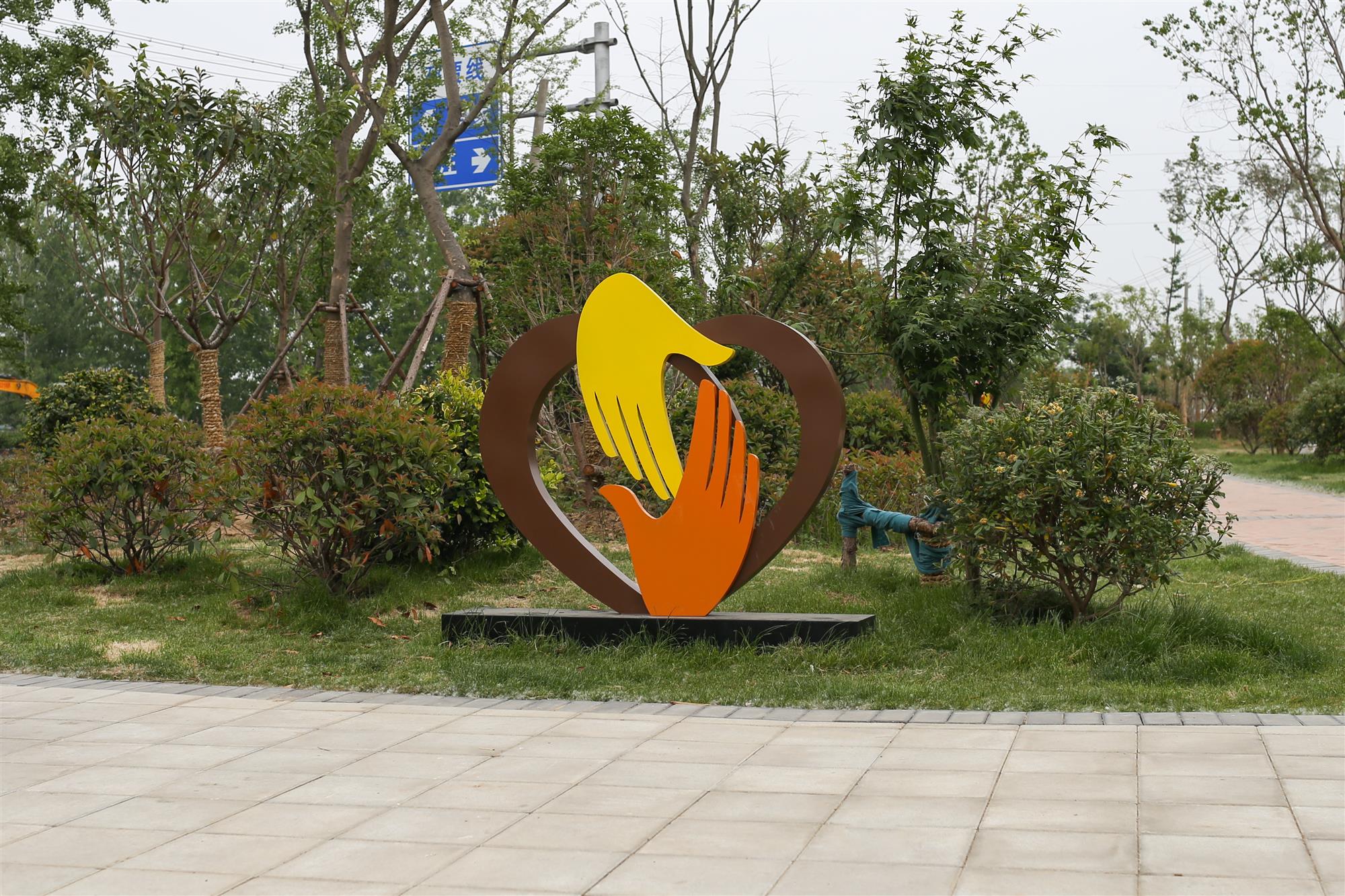 南京雕塑设计：不锈钢雕塑的优势